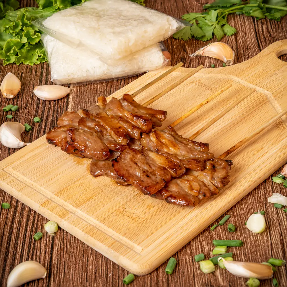 หมูปิ้งติดมันเฮียชิงปิ้งจนหอมมัน บนไม้เสียบ
